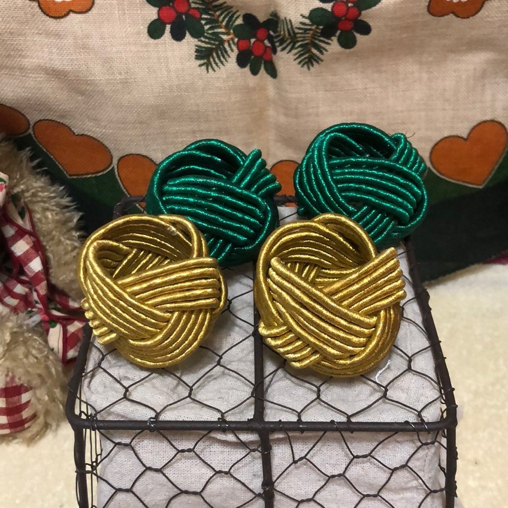 4 Woven Napkin Rings 2 green & 2 gold 2.5”